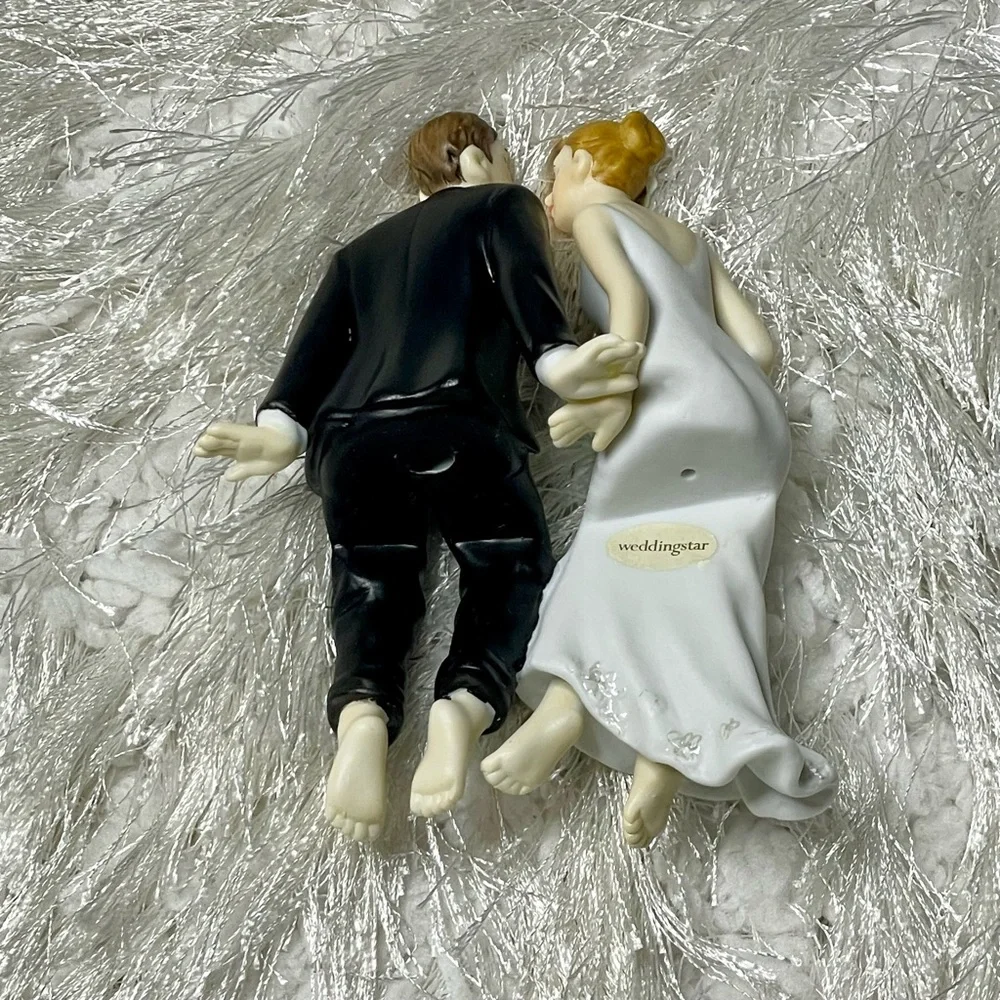 Sitting Bride/Groom Cake Topper